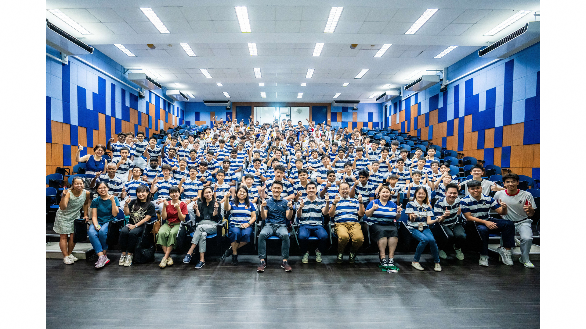 A big group photo of SPS Baey Yam Keng with the students of St Andrew Sec in the auditorium